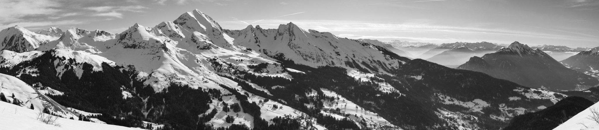 Papier peint montagne noir et blanc les Aravis, mural concept, tendance