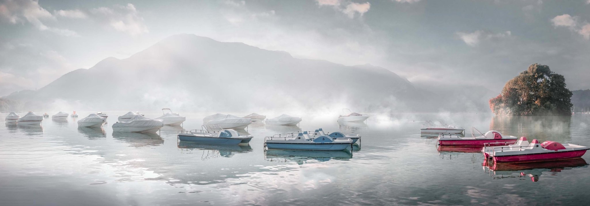 Papier peint restaurant un matin frais au lac d'Annecy vintage, XXL, tendance